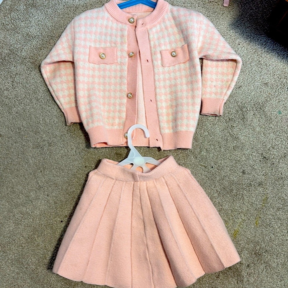 The girls’ outfit is truly elegant and made of high-quality material.